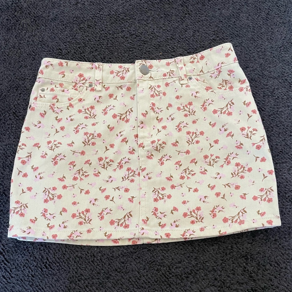 Billabong white floral skirt